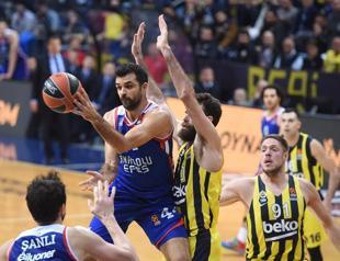 Anadolu Efes beat Fenerbahçe 81-73 in Istanbul derby