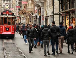 Istanbulites pour into streets due to Omega balmy weather