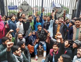 Student protests against Indias citizenship law spread after clashes on campuses