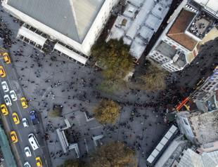 Lottery line grows as final countdown for New Year starts