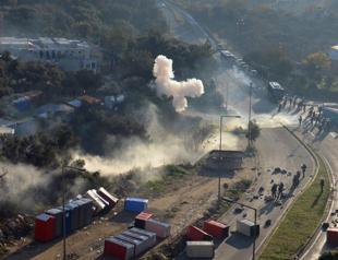 Greek police use tear gas against protesting migrants on island