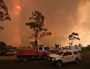 Catastrophic conditions as bushfires rage in Australia