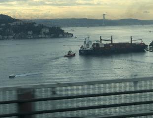 Cargo vessel crashes into bollard on Istanbuls Bosphorus