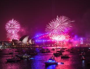 Sydney kicks off New Years Eve celebrations with fireworks display