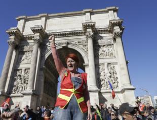 France enters crucial week of talks with unions on pensions