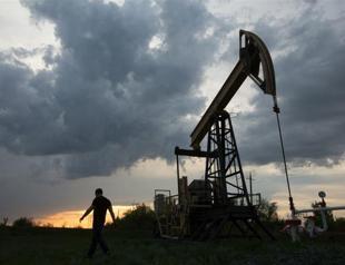 Oil prices up 3 pct with tensions in Middle East