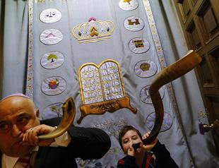Istanbul Jews fight to save their ancestral tongue