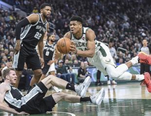 NBA: Bucks use 1-2 punch to overpower Spurs