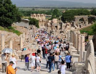 Turkey targets 58 mln tourists, over $40 bln revenue