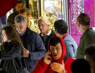 Hollywood star visits historic Grand Bazaar