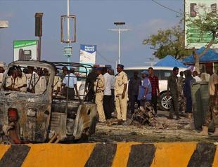 Car bomb kills 3, wounds 6 at checkpoint in Somali capital