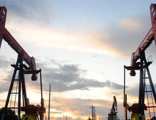 Oil prices down with lost gains after Trumps comments