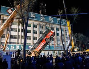 10 missing after road collapses in China