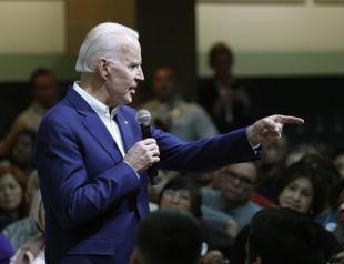 Democratic debate allows one more jab before Iowa caucuses