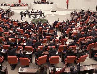 Ruling AKP rejects opposition motion for inquiry into FETÖ’s political establishment
