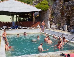Turkeys hot springs attract Russian visitors