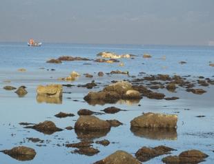 Low tide reveals ancient port in north Aegean town