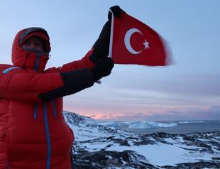 Turkish climate action team flies flag in Greenland