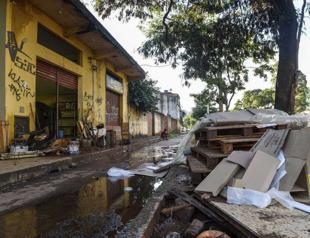 Brazil downpour displaces 30,000, bracing for more rain