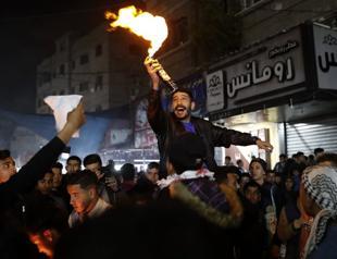 Trump peace plan delights Israelis, enrages Palestinians