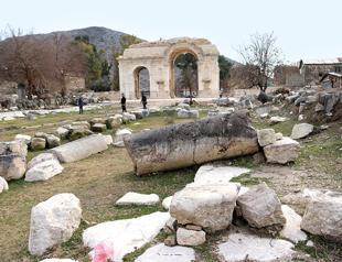 Triumphal Arch in Anavarza restored