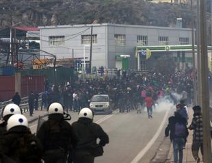 Greek police fire teargas at protesting migrants, refugees on Lesbos