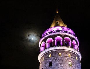 Istanbuls Galata Tower marks World Cancer Day