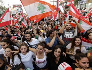 Lebanon gathers to protest no-confidence vote