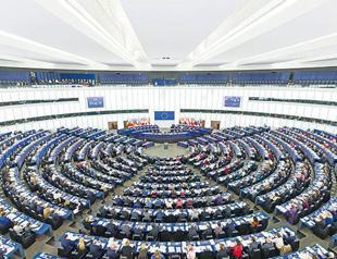 Greek EU lawmaker sanctioned over tearing Turkish flag