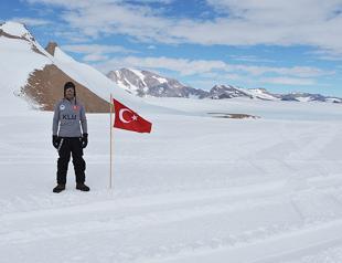 Antarctica: Turkish scholar collects 10,000 meteoroids