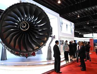 Aviation industry tries to go green