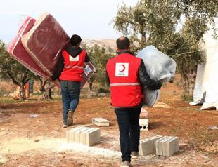 Turkish Red Crescent provides tents for Idlib refugees