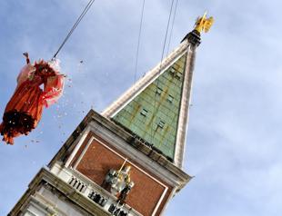 Traditional flight of the angel opens Venice Carnival