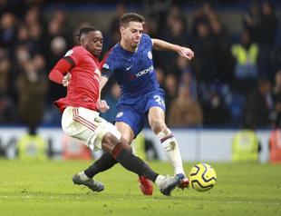 Man Utd beat Chelsea to keep hopes for Champions League