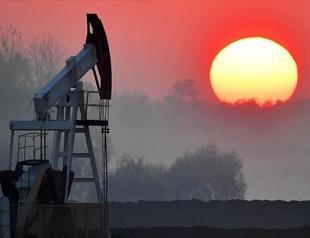 Oil prices gain with supply fears over Libya, Rosneft