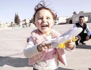 Syrian girl from viral video begins new life