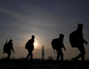 Migrants wait in hope at Turkey-Greece border