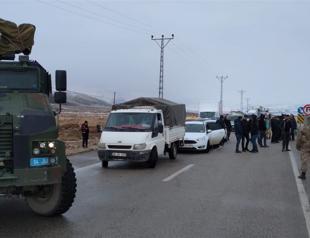 Terrorists attack vehicle carrying officials near Turkish border