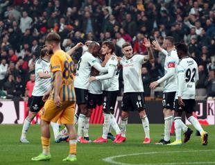 Turkish Süper Lig: Beşiktaş beat Ankaragücü 2-1