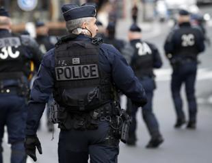 Gunman opens fire in Paris mosque, wounding one