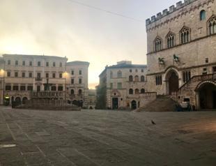 Empty streets, full houses: Italians getting used to the new way of life