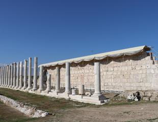 Fresco travertines preserved underground