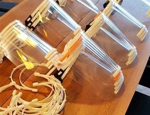 Caricaturist joins efforts to produce face masks