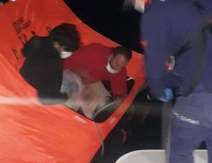 Asylum seekers forced from Greek waters rescued