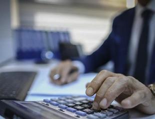 Economists expect fall in March inflation