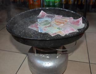 Turks find unusual ways to prevent being infected with coronavirus