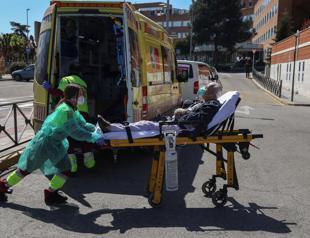 Latest on the coronavirus: Global cases near million mark