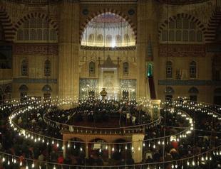 President Erdoğan marks Muslim holy night