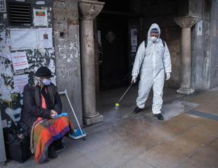 Virus deaths top 100,000 ahead of locked-down Easter