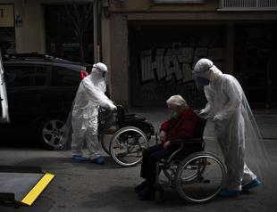 Latest on the coronavirus: US death toll overtakes Italys as Midwest braces